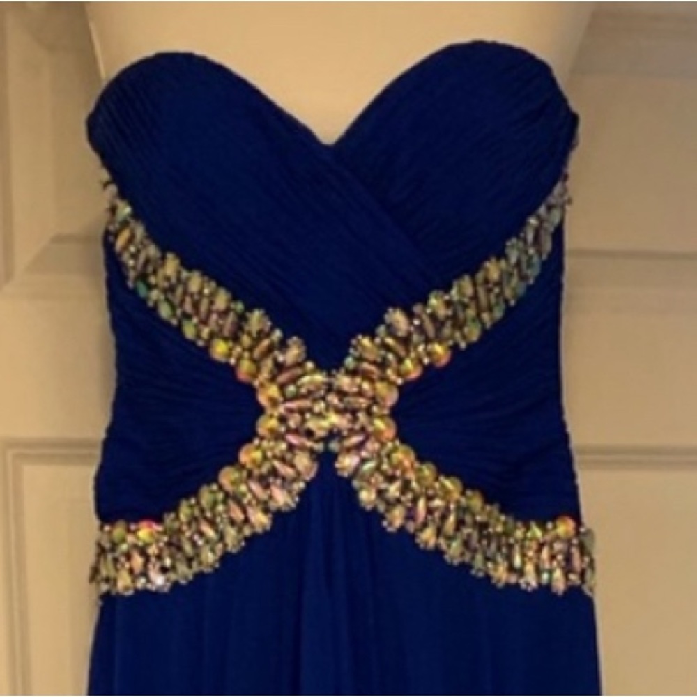 Gorgeous full length Royal blue Prom dress w beautiful beading detail.
